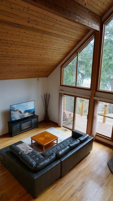 Chalet Style Cottage Near Shawnigan Lake Εξωτερικό φωτογραφία