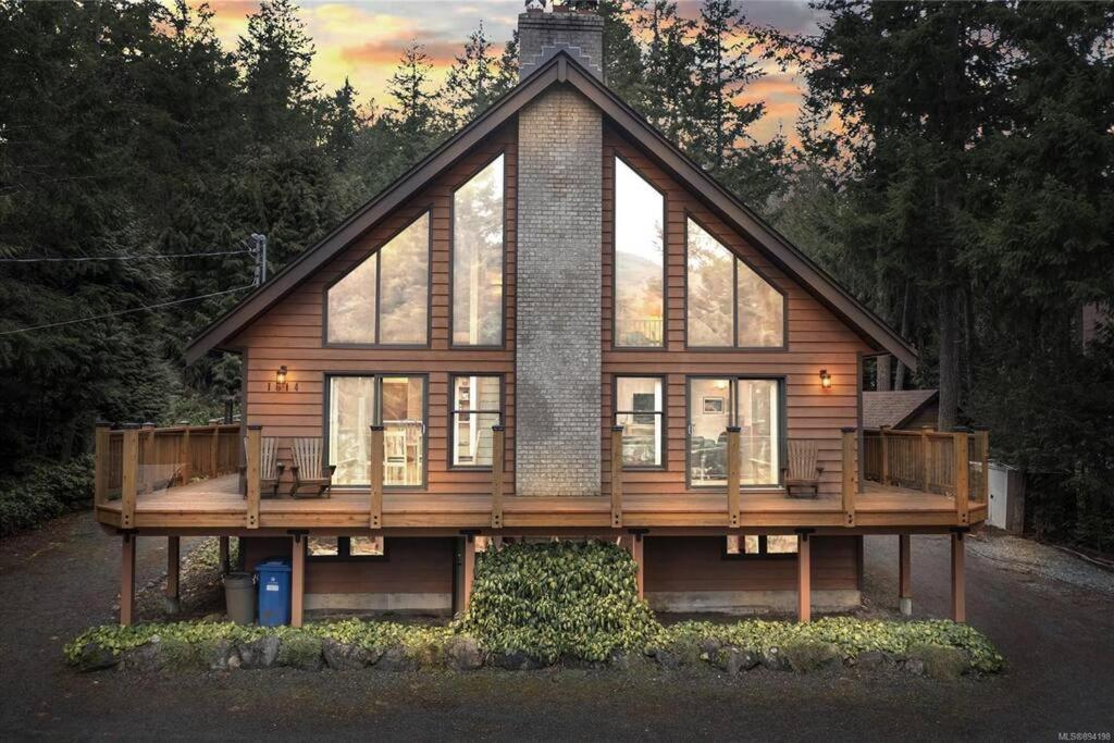 Chalet Style Cottage Near Shawnigan Lake Εξωτερικό φωτογραφία