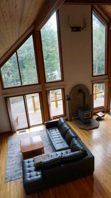 Chalet Style Cottage Near Shawnigan Lake Εξωτερικό φωτογραφία